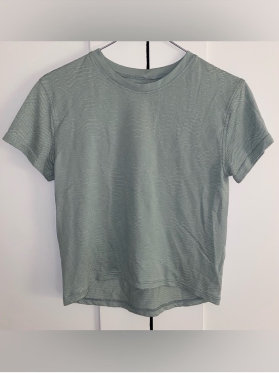 lululemon athletica Tops - Lululemon Train to Be Seamless Short Sleeve Size 6 Delicate Mint Ripple Wave